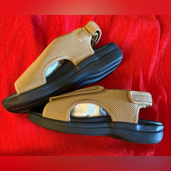 NEW- Diabetic sandals
Extra wide- adjustable
Improve circulation 
All Day Wear - Picture 5 of 7